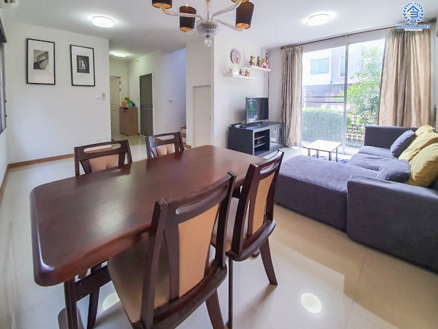 บ้านแฝดมือสองแบรนด์คุณภาพจาก Q.House โครงการ เดอะทรัสต์วิลล์ กาญจนาภิเษก-หทัยราษฎร์  เนื้อที่ 35 ตร.ว. ฟังก์ชัน 3 ห้องนอน 2 ห้องน้ำ บ้านสวยพร้อมเข้าอยู่ แถมเฟอร์นิเจอร์+ เครื่องปรับอากาศ 2 เครื่อง  บนทำเลศักยภาพ ที่เชื่อมต่อถนนหลายเส้นทาง เดินทางสะดวก ใกล้ทางด่วน "จตุโชติ"...